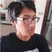 Ragazzo peruviano studente da lezioni di matematica molto dinamiche e usa metodo semplicissimo